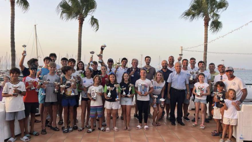 El Club Náutico Los Nietos corona a los campeones de sus trofeos de verano