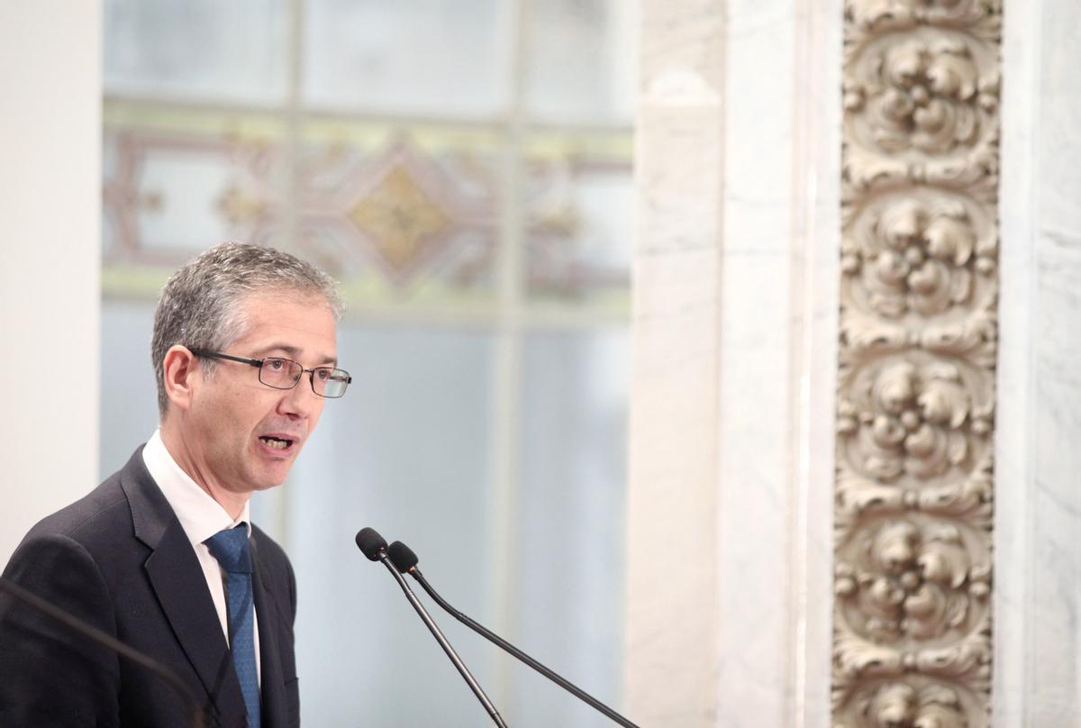 Archivo - El gobernador del Banco de España, Pablo Hernández de Cos, durante su intervención en la Convención Anual Financiera de la Asociación de Mercados Financieros (AMF), en Madrid (España), a 18 e noviembre de 2019.