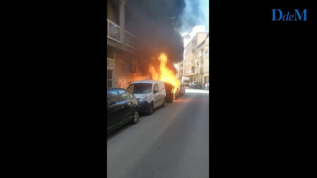 Desalojado un edificio por un incendio de contenedores en Palma