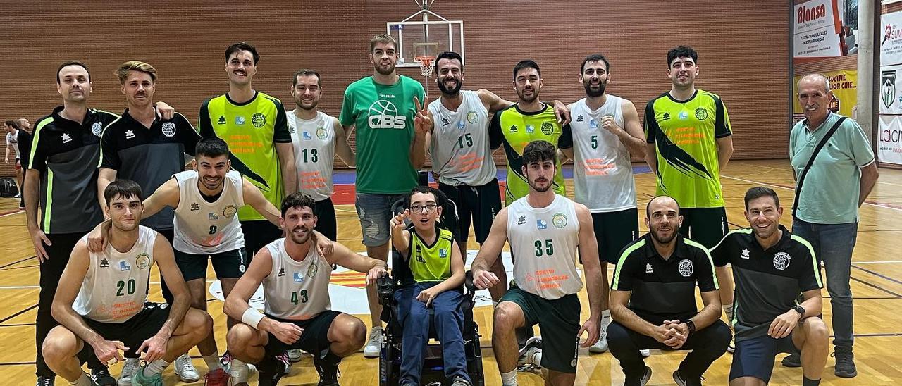 La plantilla del CB Sueca celebra su segundo triunfo en dos jornadas disputadas.