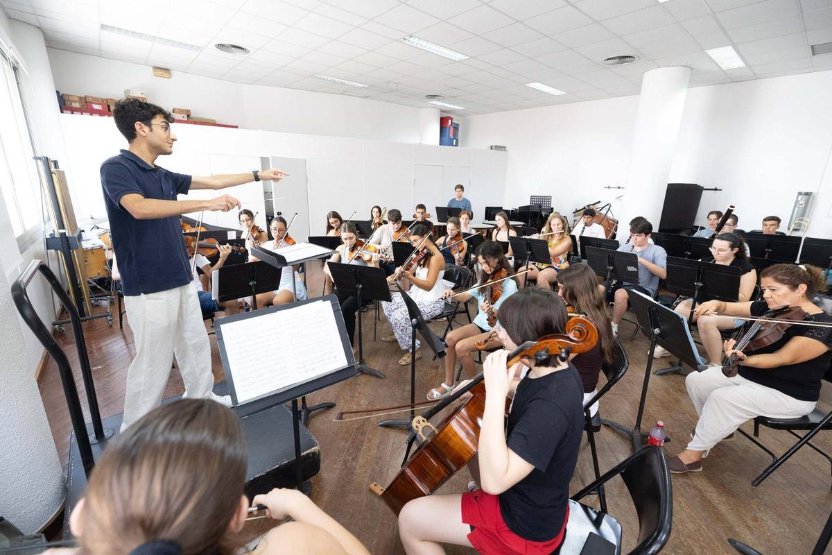 La Jove Orquestra Simfònica Pitiüsa prepara su próximo concierto en Can Ventosa