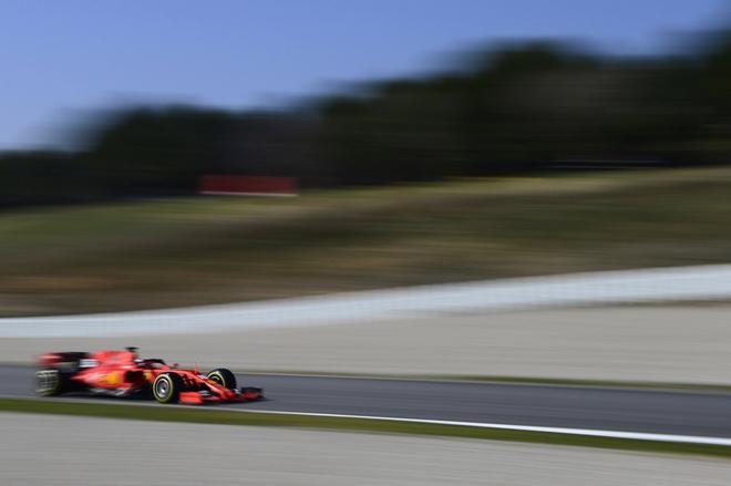 El conductor de Ferrari Charles Leclerc toma parte en los tests para la nueva temporada de Fórmula 1 en el Circuit de Catalunya en Montmelo, en Barcelona.