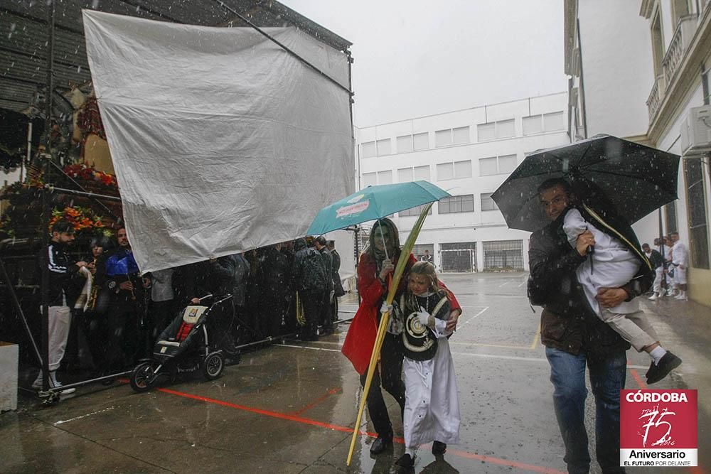 FOTOGALERIA  / Una granizada pone fin a 'La Borriquita'