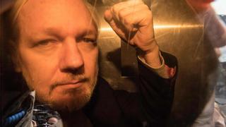 Assange, condenado a casi un año de cárcel por violar la libertad condicional