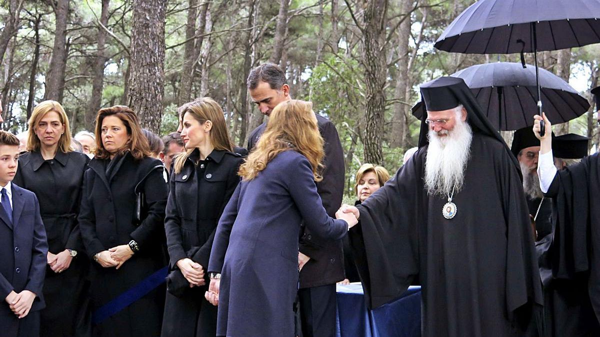 Imagen de archivo de un homenaje al rey Pablo I en el cementerio de Tatoi. | EFE