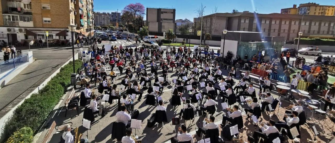 Concierto al aire libre de la Banda de Música Cruz del Humilladero en plena pandemia, en 2020.