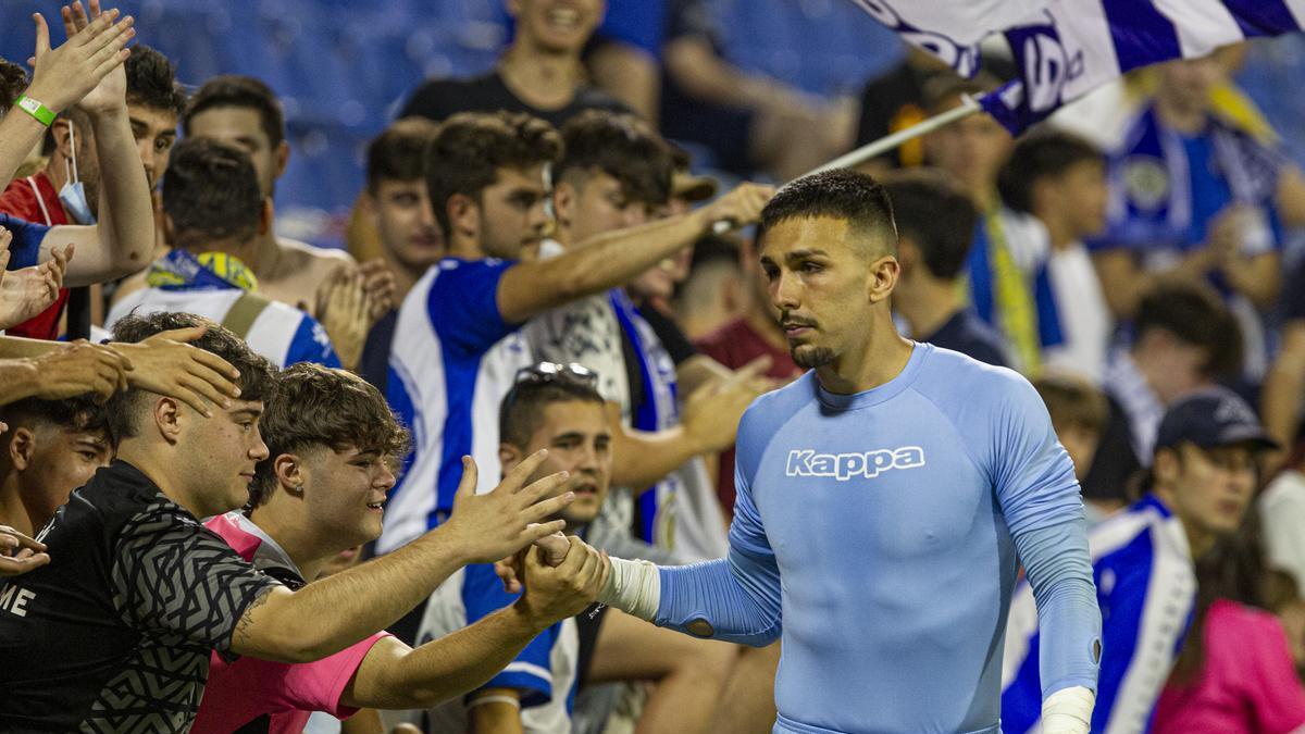 El Hércules quiere renovar al  guardameta Adrián López. En la imagen tras el último partido de la temporada