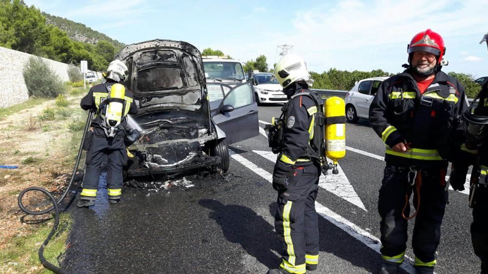 Arde un coche en la autopista Palma-Andratx