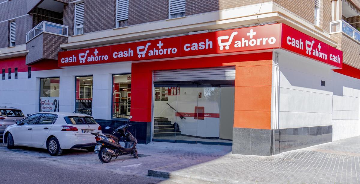 Fachada del nuevo Mas Ahorro de Huerta de la Reina.