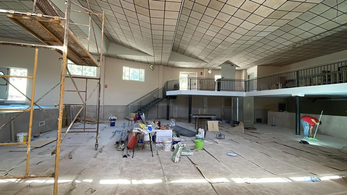 El parador de Fanzara sufría goteras y era necesario repararlas, por lo que entre los trabajos se ha acabado con las filtraciones.