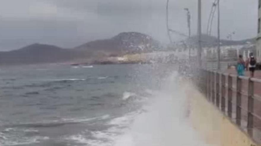 Marea alta en Las Canteras