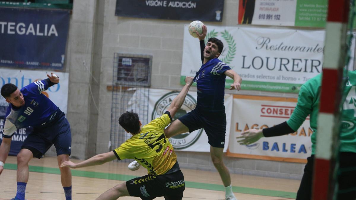 Brais en un partido de la temporada pasada ante el Ribeiro.
