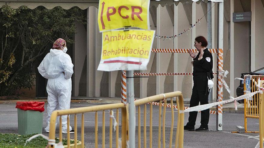 El descenso de la actividad se ha notado en la zona de PCR del Hospital. | TORTAJADA
