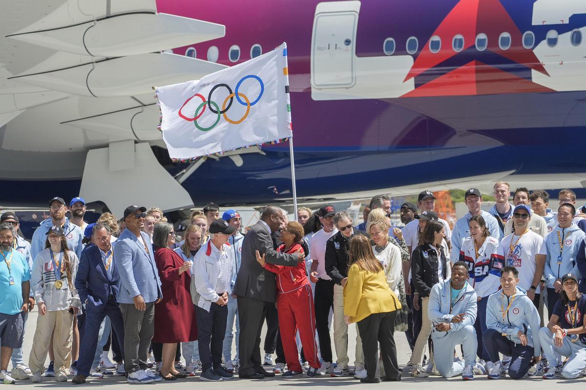 La bandera olímpica ya está en Los Ángeles, sede de los Juegos en 2028