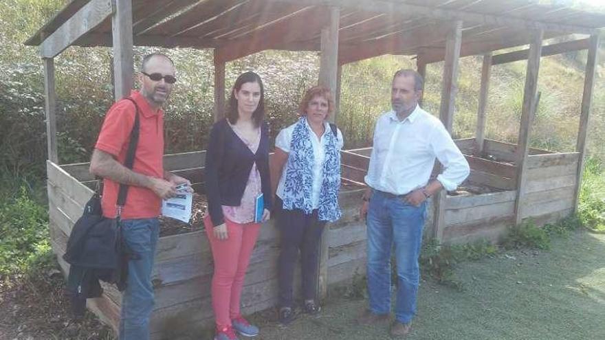 Odilo Barreiro, Tania Castro, Mercedes Giráldez y Fidel Castro, en la planta de Larrabeztu.