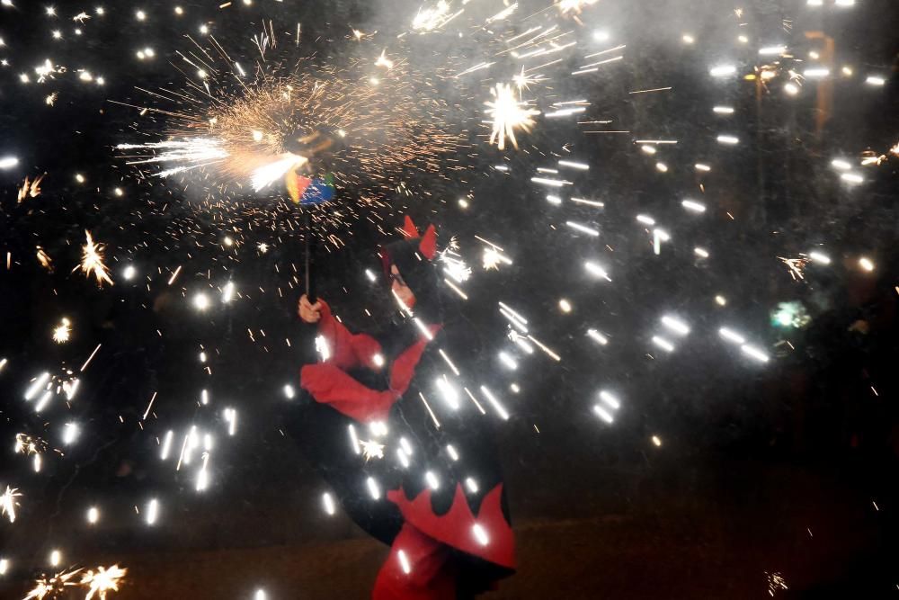 La trobada de diables fa tremolar el Barri Antic d