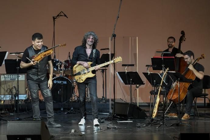 20-04-19 GENTE Y CULTURA. AUDITORIO ALFREDO KRAUS. LAS PALMAS DE GRAN CANARIA. Concierto Bach Rock. Clausura del International Bach Festival 2019 con un concierto de la orquesta del festival y el guitarrista Iñaki Antón, de Extremoduro  | 20/04/2019 | Fotógrafo: Juan Carlos Castro