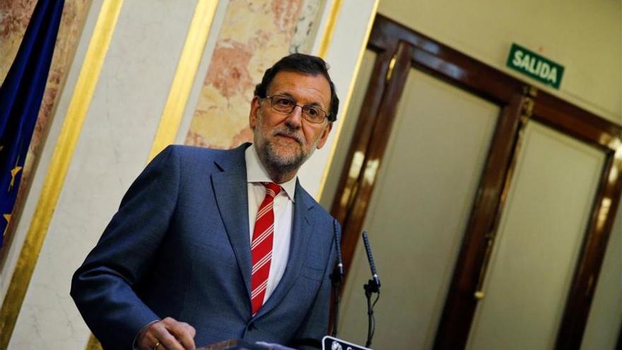 Rajoy entrega a Sánchez y otros partidos la propuesta de gobierno para pactar