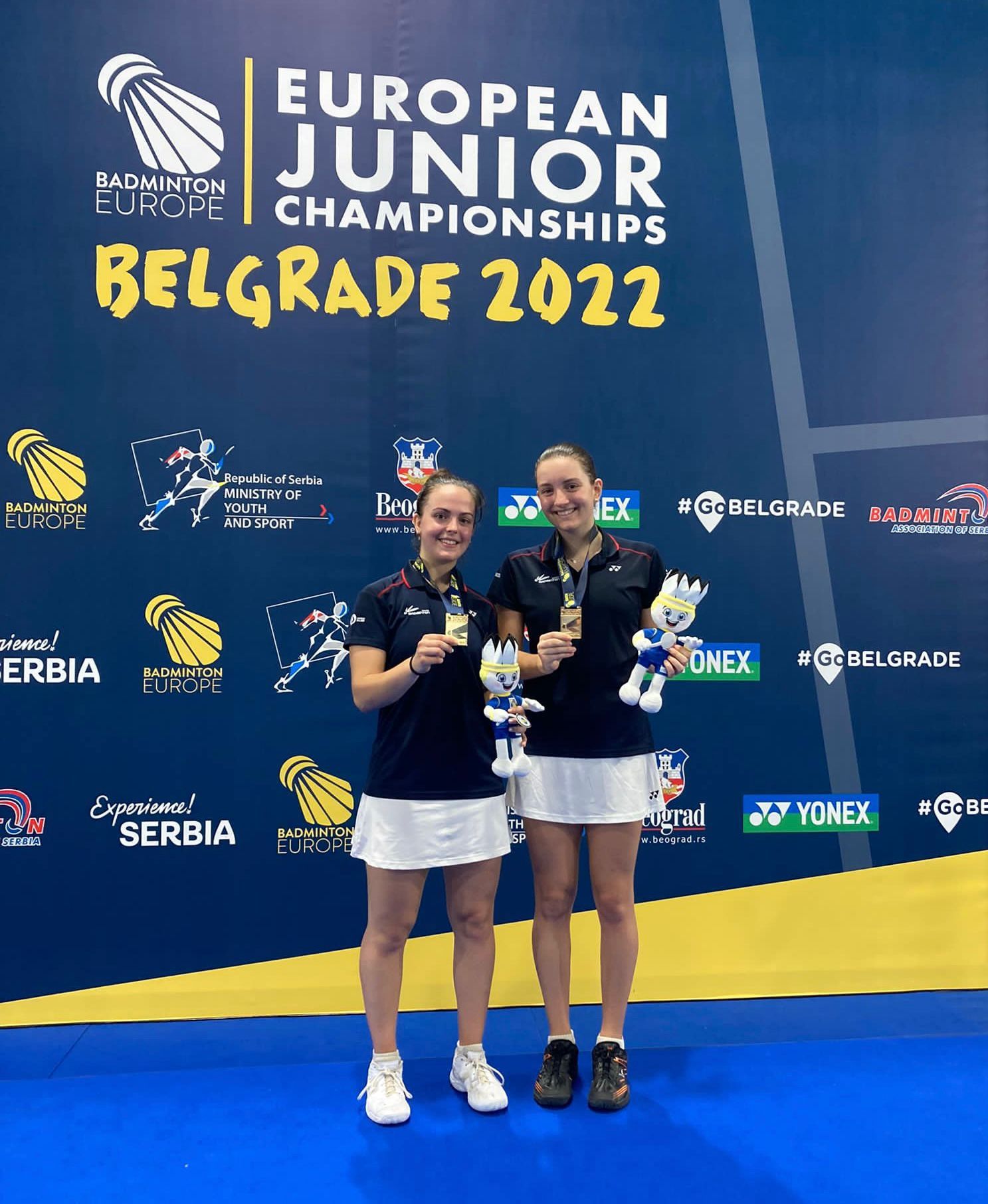 Lucía Rodriguez y Nikol Carulla, con la medalla lograda en Belgrado.