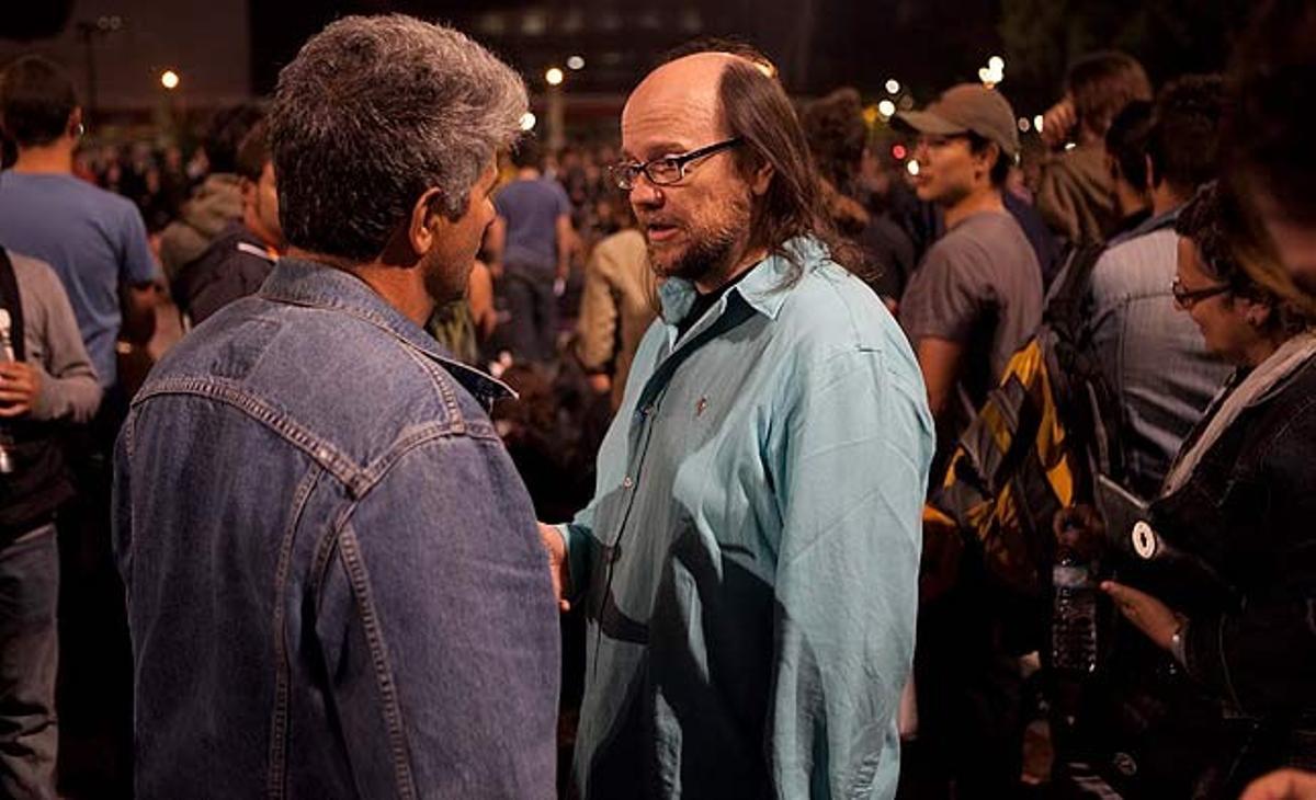 El director de cine Santiago Segura també va estar present a l’acampada de la plaça de Catalunya.