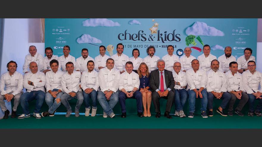 Foto de familia de los chefs que participaron en la primera edición de Chefs &amp; Kids.