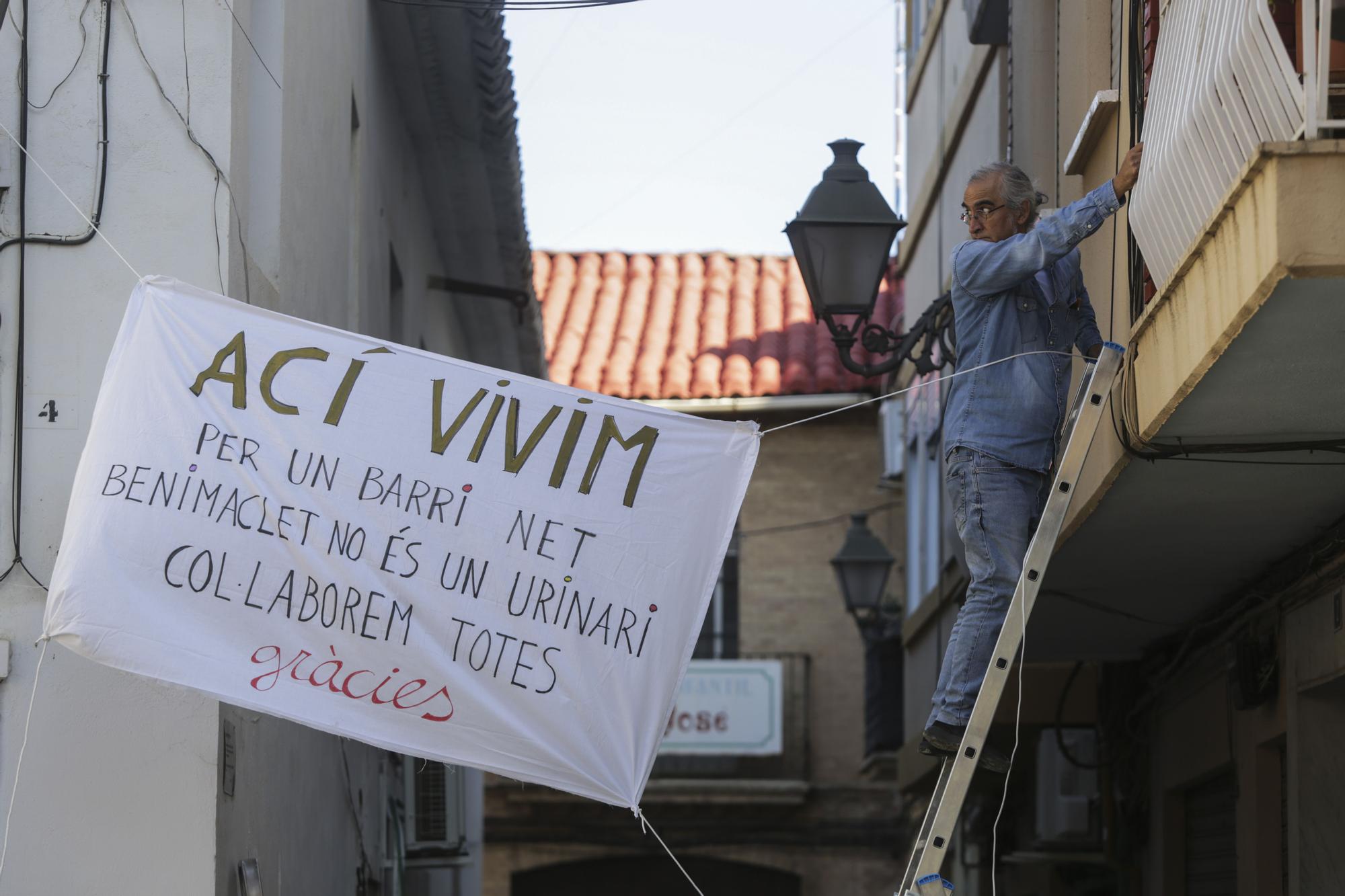 Los vecinos de Benimaclet pintan pancartas contra el botellón