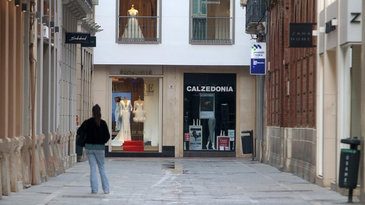 Imágenes de comercios de Málaga cerrados en el primer día de cierre de la actividad no esencial