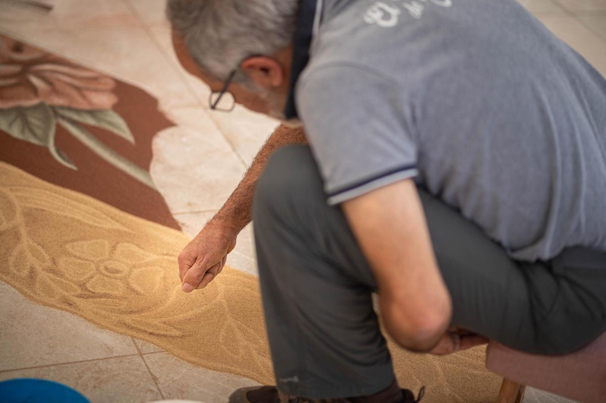 Preparación del gran tapiz del Corpus Christi de La Orotava