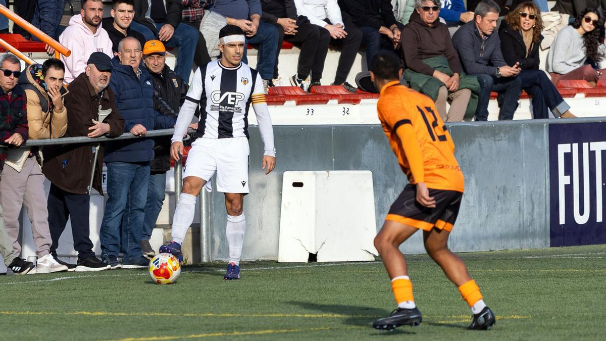 Un lance del partido del Castellonense contra el Atzeneta.
