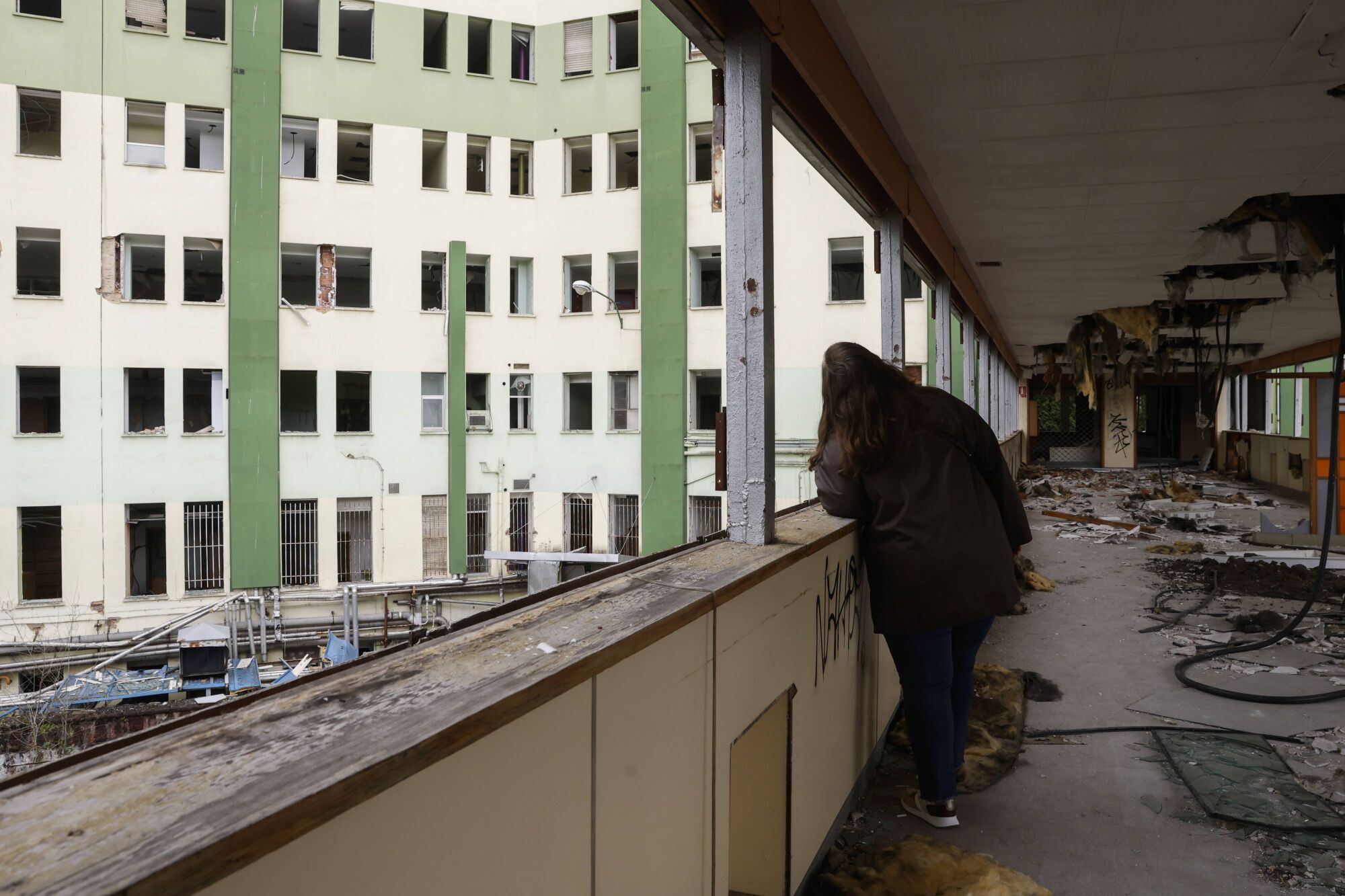 EN IMÁGENES: Viaje al interior del viejo HUCA, desvalijado y vandalizado por su abandono