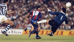 El debut de Romario con el Barcelona fue soñado porque en la visita de la Real Sociedad al Camp Nou el 5 de septiembre de 1993, Romario fue el autor de los tres goles conseguidos por el equipo azulgrana ante el donostiarra.