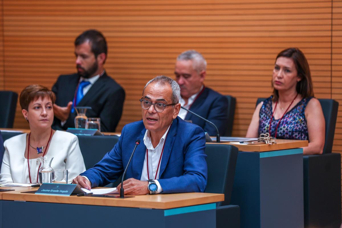 Jaume Graells (ERC) interviene en el Pleno del Ayuntamiento de L'Hospitalet.