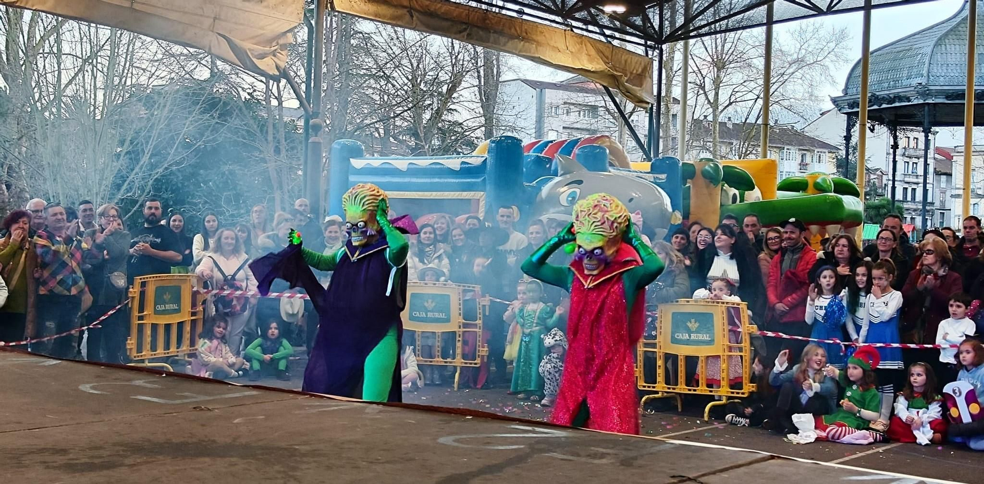 Todas las imágenes del concurso de disfraces de Grado: así fue la gran fiesta en El Frontón