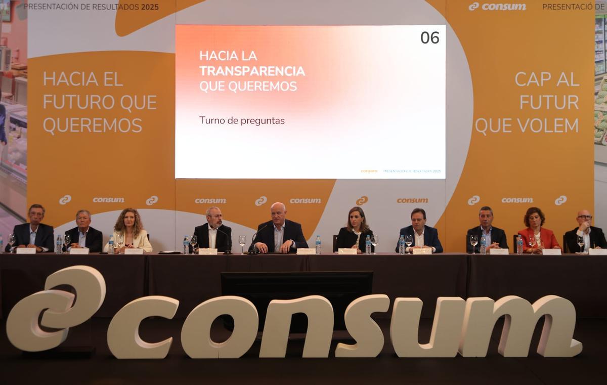 Miembros del comité de dirección de Consum, durante la presentación de resultados de 2025.