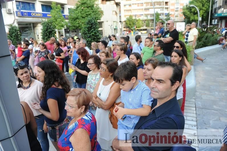 Los bailes latinos salen a la calle en Murcia