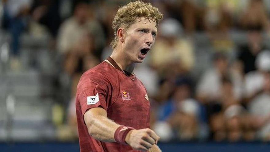 Landaluce venga a Alcaraz y mantiene vivo el sueño español en Miami