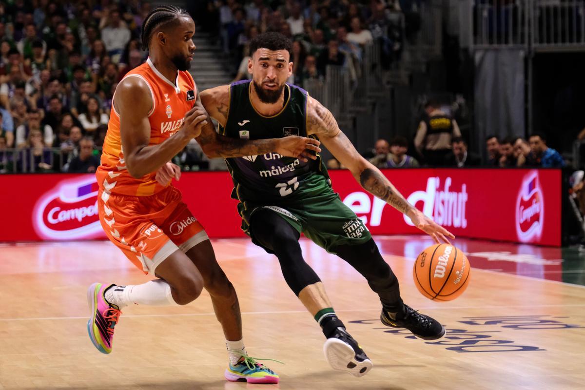 Imagen del partido entre el Unicaja Baloncesto - Valencia Basket, disputado este domingo 12 de abril en el Palacio de los Deportes José María Martín Carpena. Imagen del partido entre el Unicaja Baloncesto - Valencia Basket, disputado este domingo 12 de abril en el Palacio de los Deportes José María Martín Carpena.