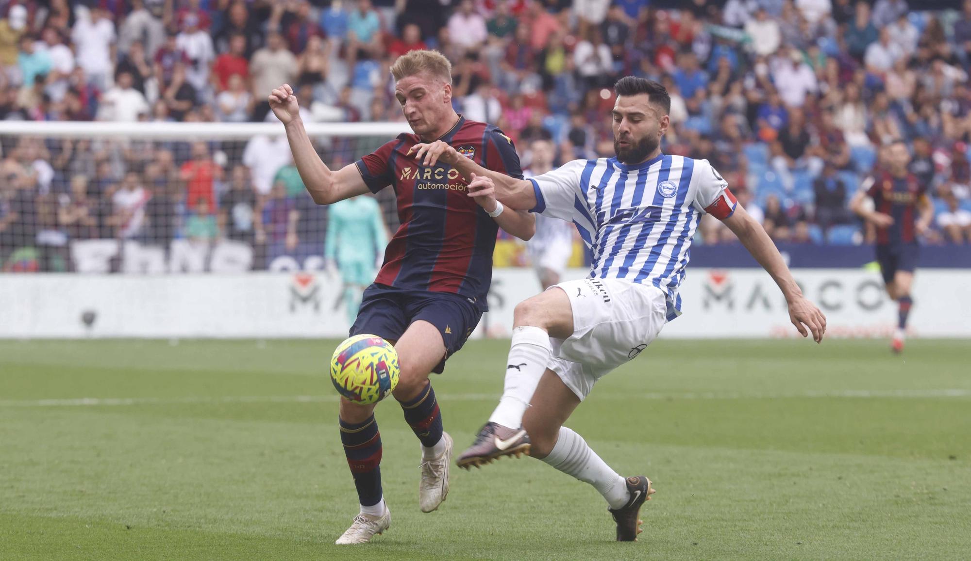 Las mejores imágenes del Levante UD - Deportivo Alavés