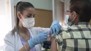 "Robo" de médicos y enfermeras entre países: Reino Unido, Suiza o Estados Unidos son los que más sanitarios reclutan