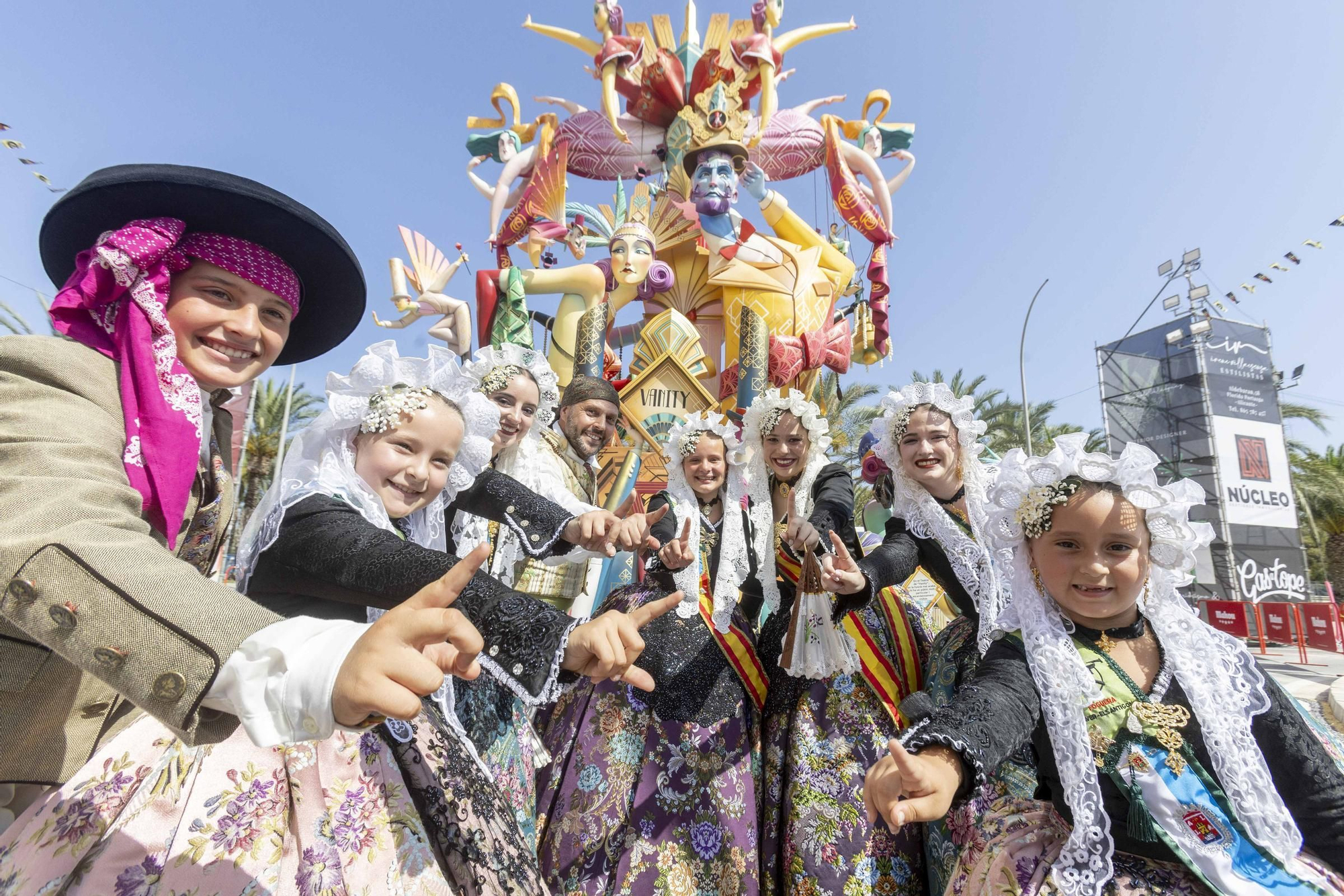Baver - Els Antigons gana por primera vez el premio a la mejor hoguera de Alicante