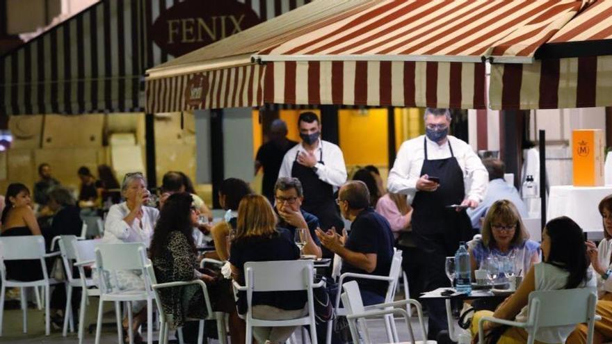 Los bares y restaurantes podrán ampliar dos horas su horario de cierre en Semana Santa y Fiestas de Primavera