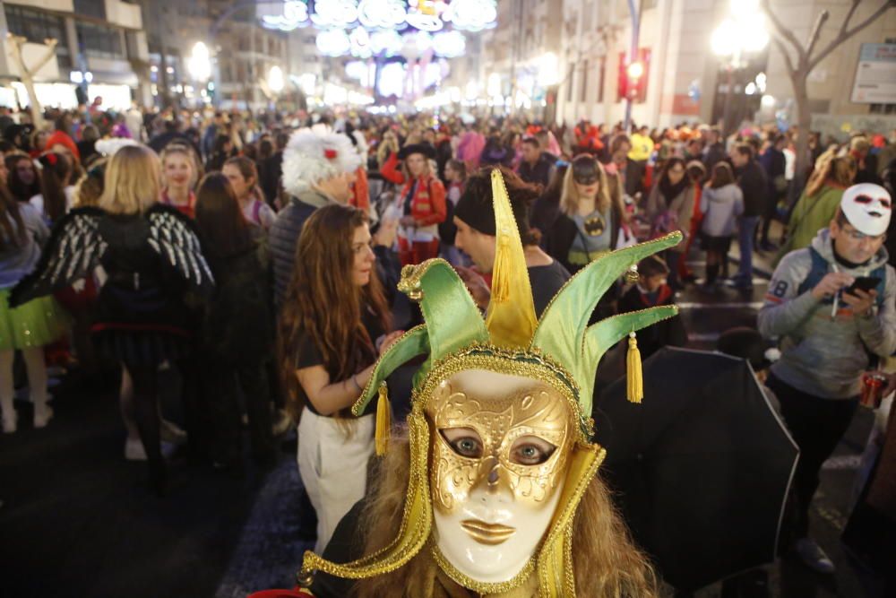 La Rambla de Alicante se llena de disfraces por el Carnaval 2019