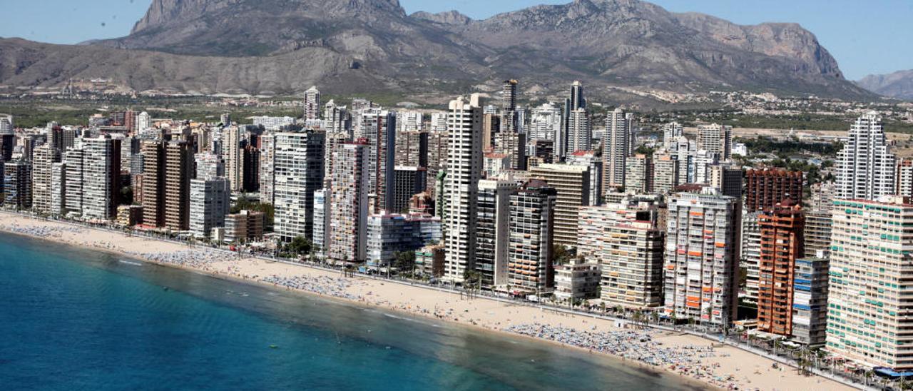 Airbnb suma 1.347 apartamentos en Benidorm durante 2018 y oferta ya una cama por cada 6 plazas hoteleras