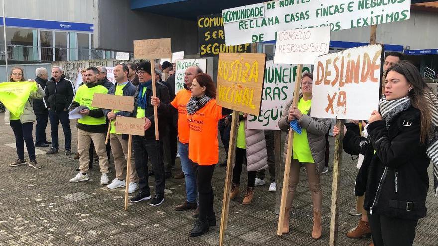 Afectados por Comunidades de Montes se concentran en Vigo contra el &quot;espolio&quot; de propiedades por los comuneros de Cabral