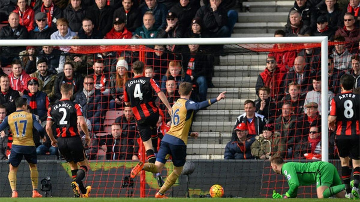 El Arsenal ganó en Bournemouth y se la jugará el próximo domingo ante el Leicester