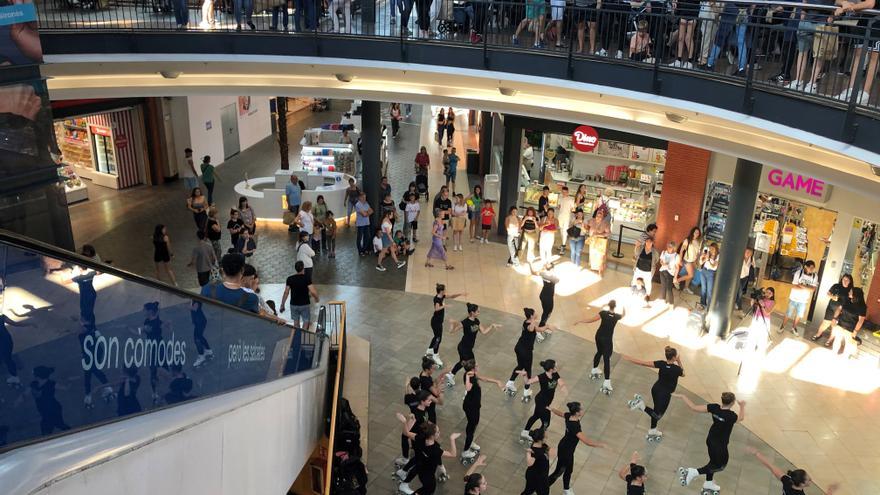 Gran èxit de l’exhibició de patinadores del CPA Girona a l’Espai Gironès