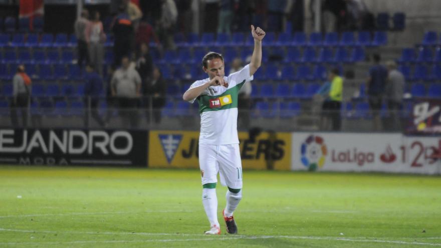 Imagen de Nino celebrando el 0-3 en la última victoria del Elche ante el Huesca en El Alcoraz