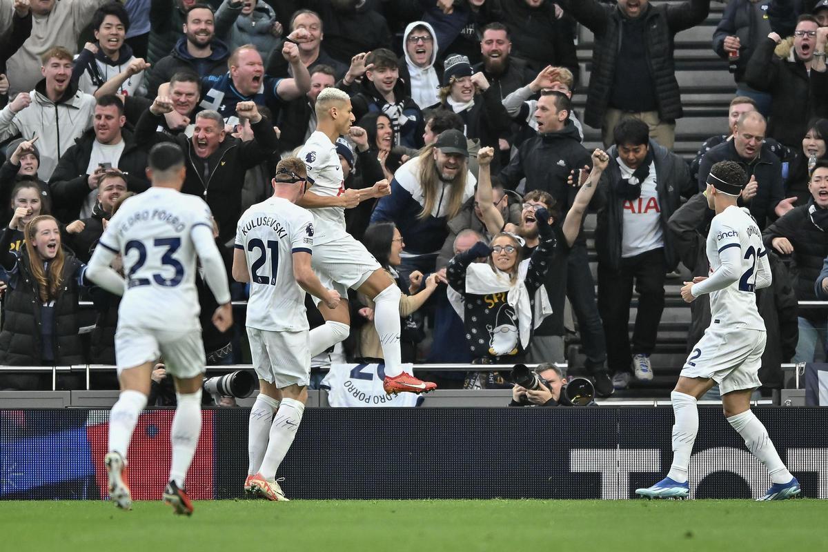 Premier League - Tottenham Hotspur vs Everton