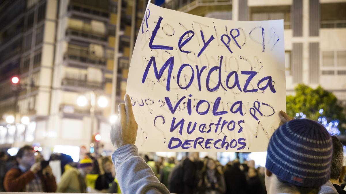 Un momento de una manifestación contra la ley mordaza en Valencia.