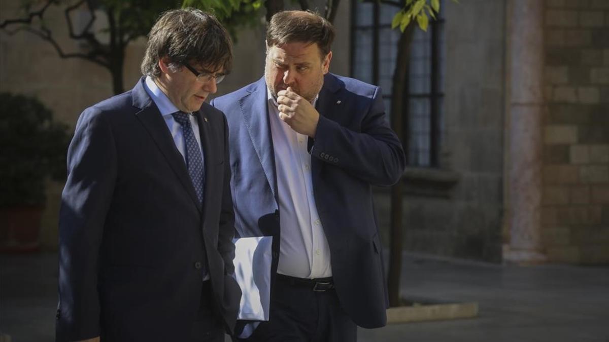 Puigdemont y Junqueras se dirigen, este marte, a la reunión del Govern.